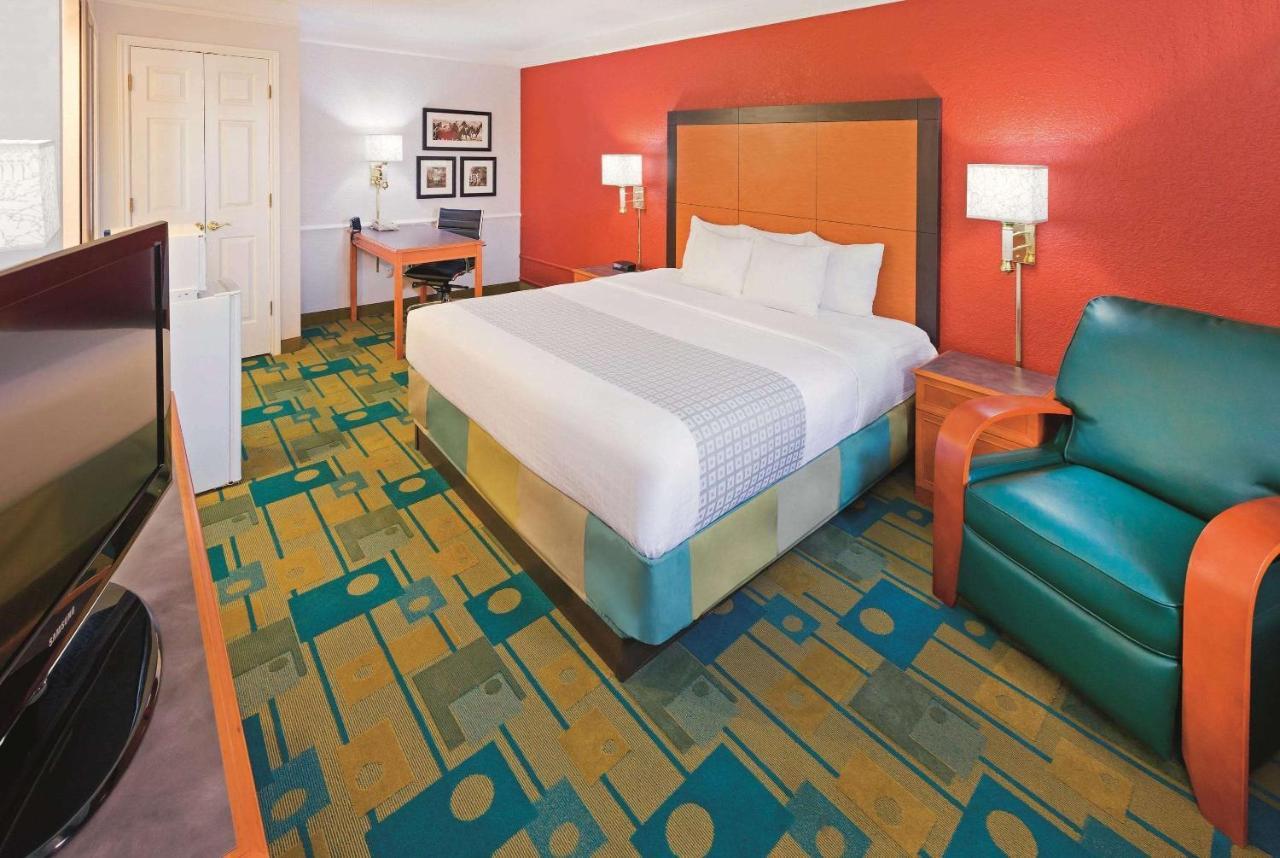 Baymont By Wyndham Lubbock - Downtown Civic Center Hotel Exterior photo