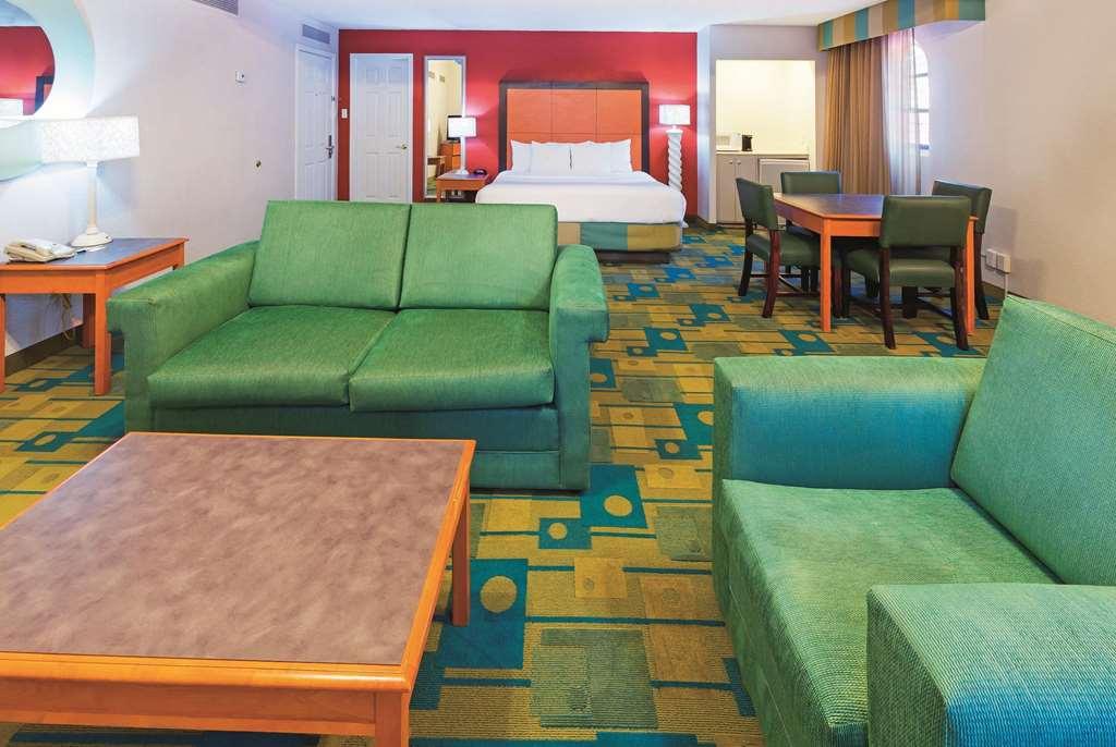 Baymont By Wyndham Lubbock - Downtown Civic Center Hotel Room photo