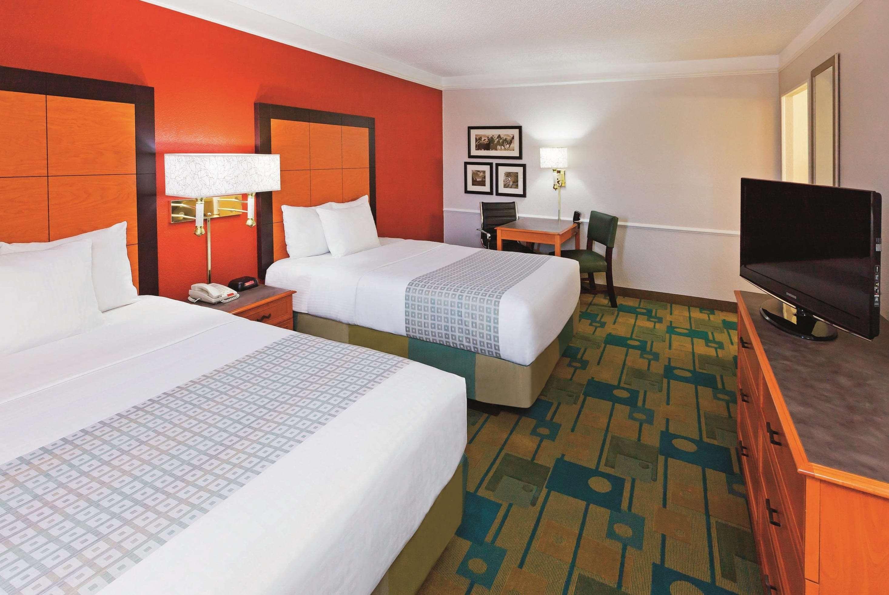 Baymont By Wyndham Lubbock - Downtown Civic Center Hotel Exterior photo